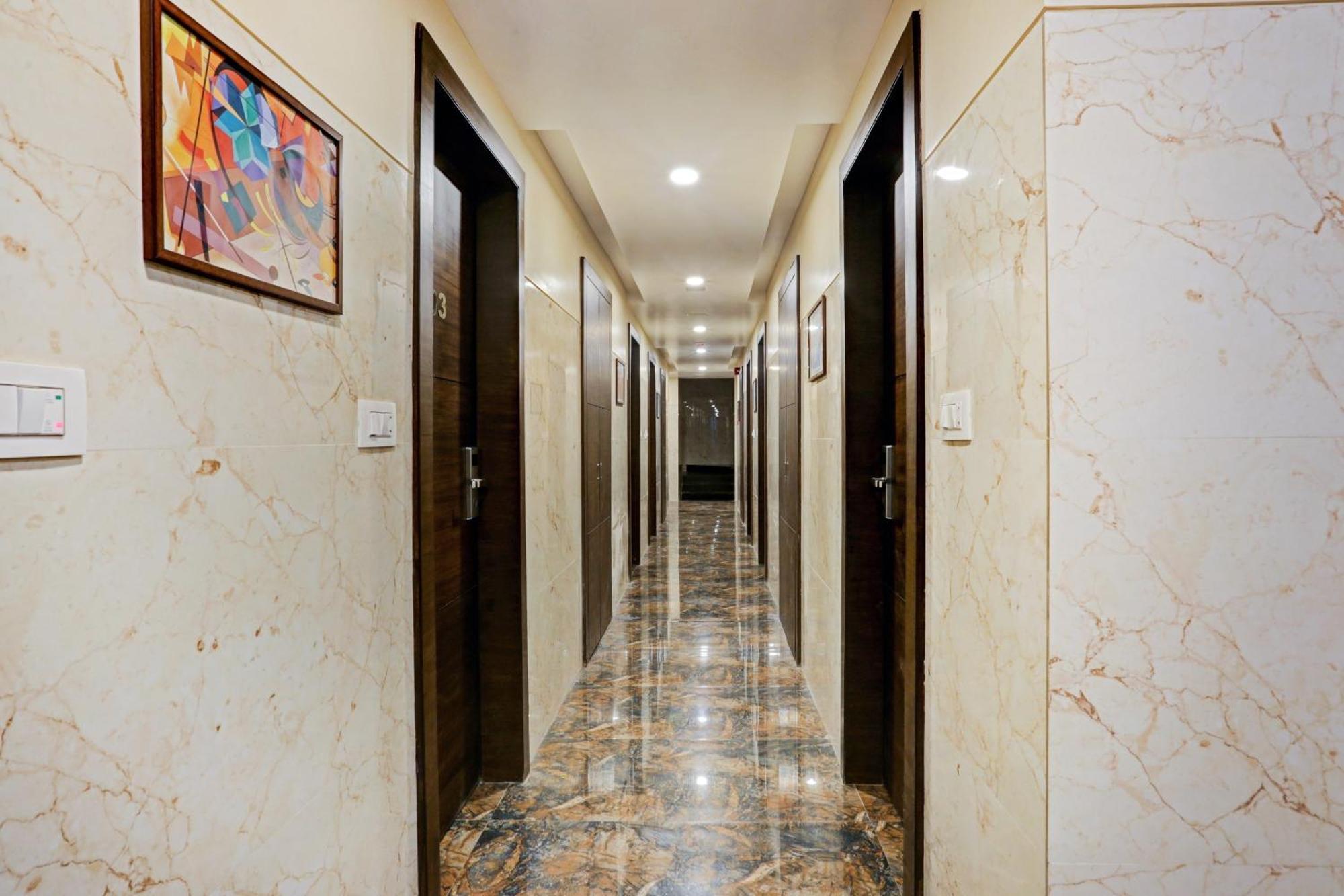 Capital O 80951 Hotel Vertigo Suite Bombay Esterno foto
