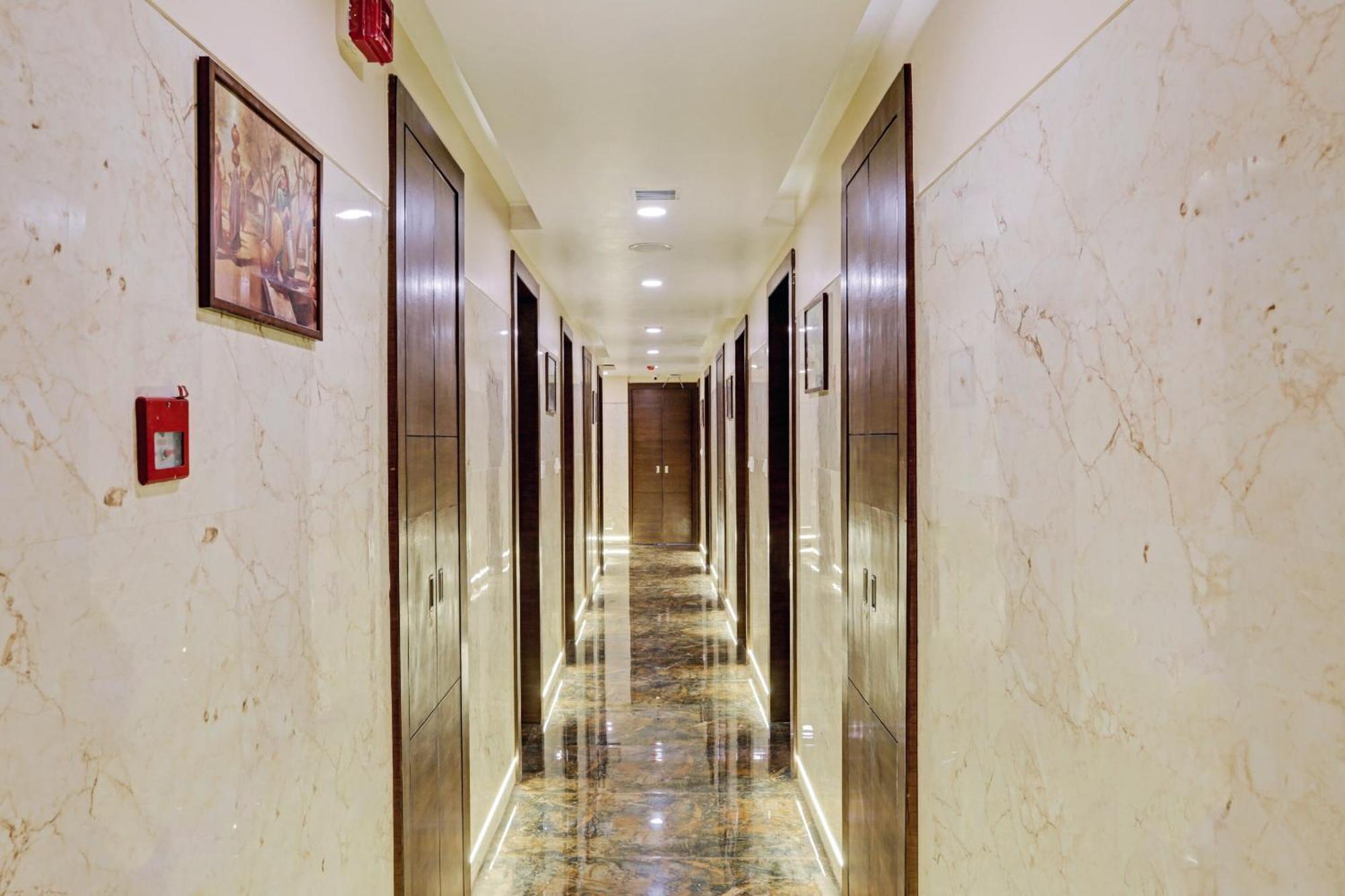 Capital O 80951 Hotel Vertigo Suite Bombay Esterno foto